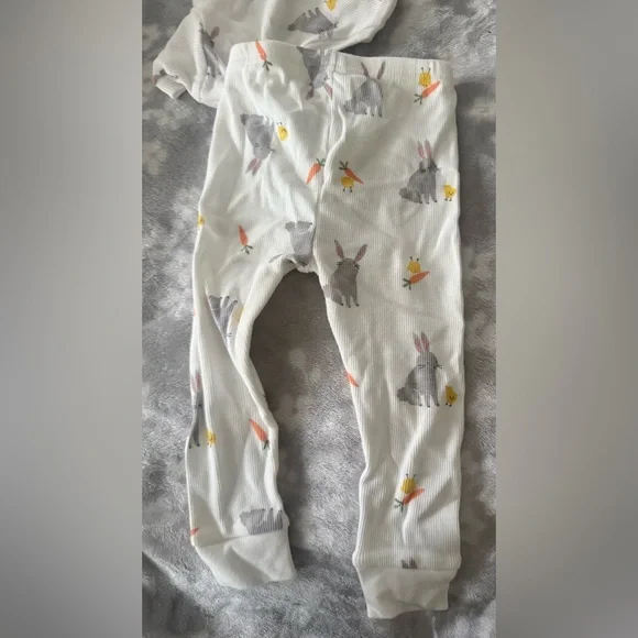 Adorable Bunny Print Baby Outfit - Picture 2 of 3